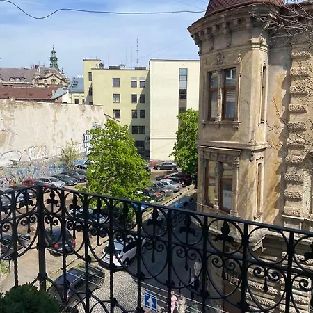 Апартаменти Lvapart центр 2 кім ізол і кухня студія *